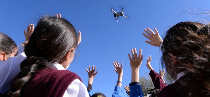 Öğrenciler ilk kez dron kullanmanın keyfini yaşadı