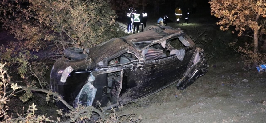 Kütahya'da minibüs devrildi: 2 ölü, 3 yaralı