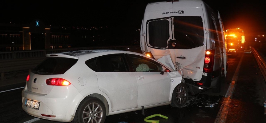 Kocaeli'de otomobille minibüs çarpıştı: 6 yaralı