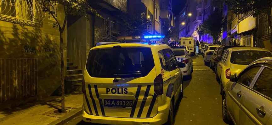 Çarptığı polisi kaputun üzerinde taşıdı