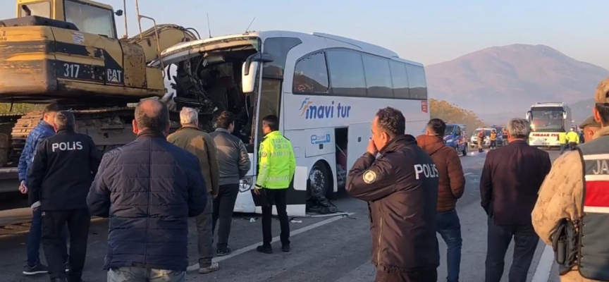 Amasya'da yolcu otobüsü tırla çarpıştı: 1 ölü, 10 yaralı