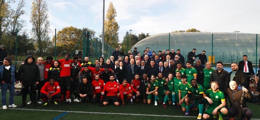 Cumhurbaşkanı Tatar, İngiltere Türk Toplumu Futbol Federasyonu ligi futbolcularıyla buluştu