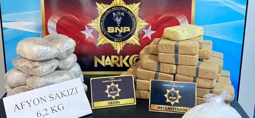 Siirt'te yolcunun valizinde 25 kilo 700 gram uyuşturucu ele geçirildi