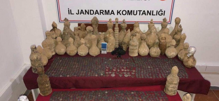 Adıyaman'da tarihi eser operasyonunda 1578 sikke ele geçirildi