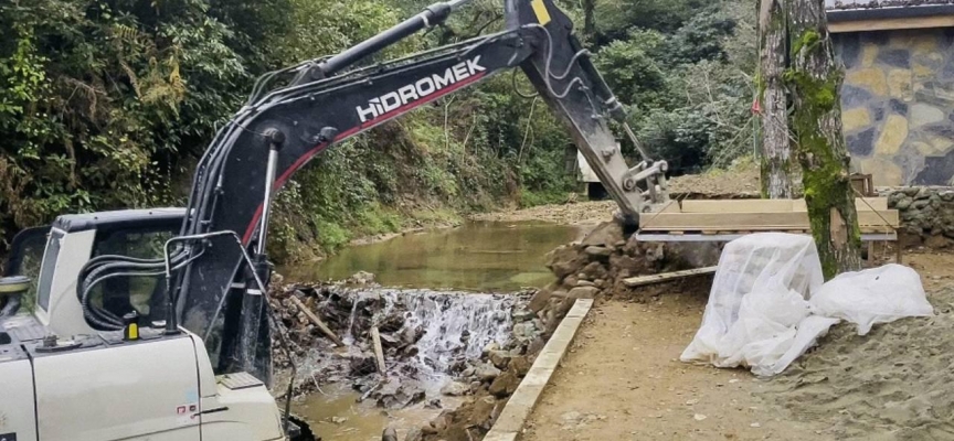 Rize'de inşaatı durdurulan 11 ruhsatsız bungalov yıkıldı