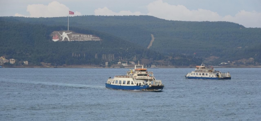 Gökçeada ve Bozcaada feribot seferlerine fırtına engeli