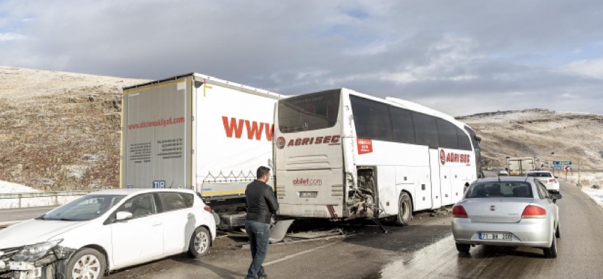 Erzurum'da zincirleme kaza: 5 yaralı