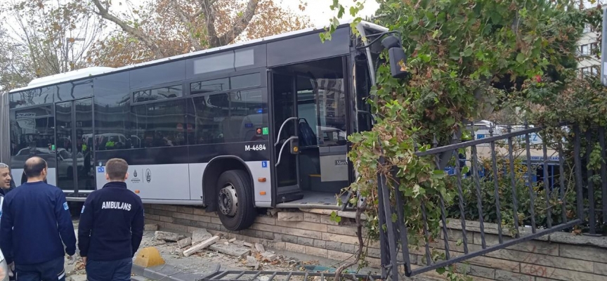 Kadıköy'de kaza yapan metrobüsün arızalı olduğu ortaya çıktı