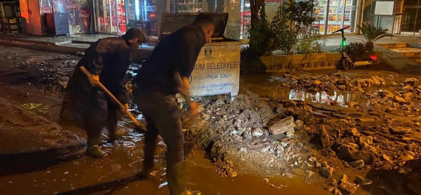 Birçok kentte sağanak etkili oldu: Yolları ve evleri su bastı