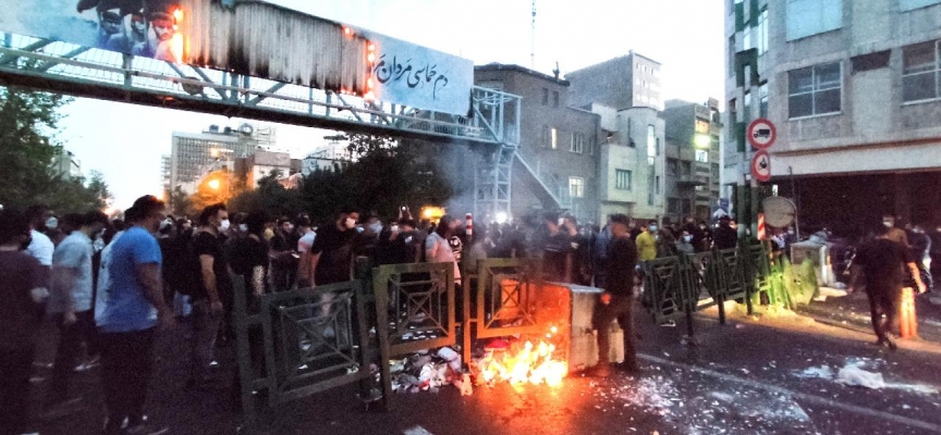 İran'daki üniversitelerde protestolar dün de devam etti