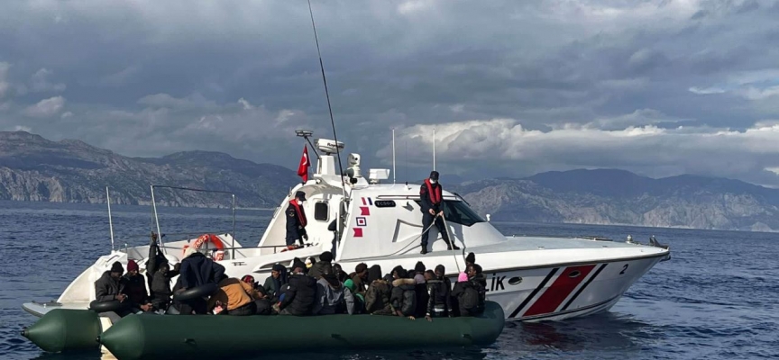 Marmaris açıklarında 52 düzensiz göçmen kurtarıldı