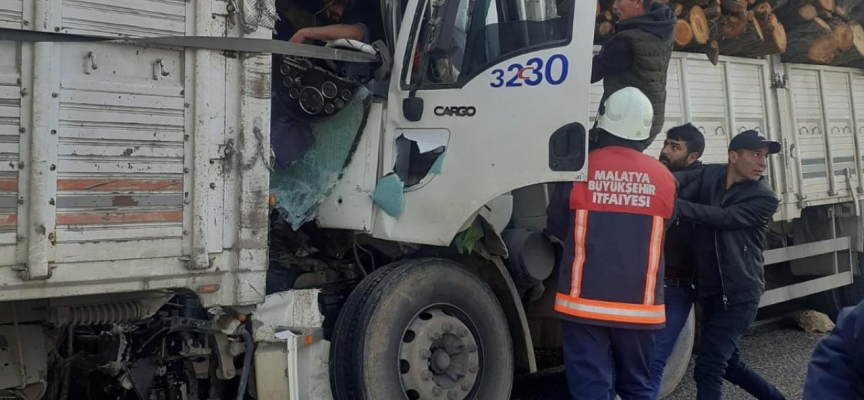 Malatya'da freni patlayan kamyonun karıştığı kazada 1 kişi yaralandı