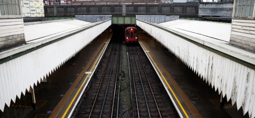 İngiltere'de 40 bin tren yolu çalışanı 4 kez toplu greve gitmeyi planlıyor