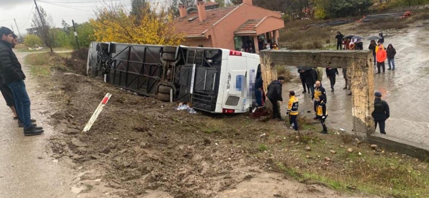 Diyarbakır'da yolcu otobüsü şarampole devrildi: 35 yaralı