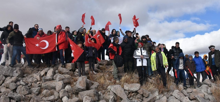 Dağcı gençler ecdadı şehit düştükleri zirvelerde anıyor