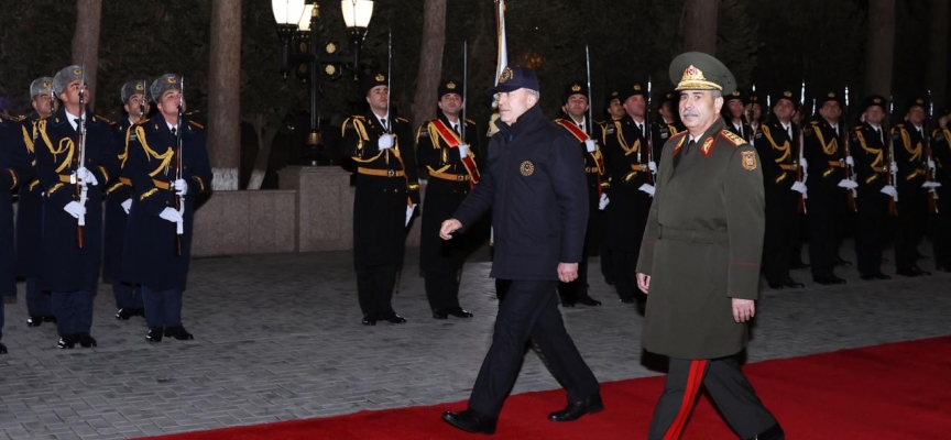 Bakan Akar Azerbaycan'da Mehter Marşıyla karşılandı