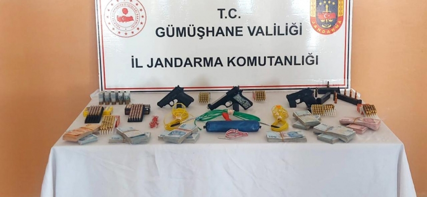 Gümüşhane'de cephanelik gibi evden dinamit de çıktı