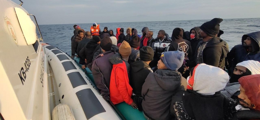 İzmir açıklarında 133 düzensiz göçmen kurtarıldı