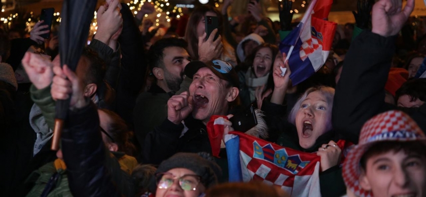 Hırvat taraftarlar Dünya Kupası'nda yarı finale yükselmelerini kutladı