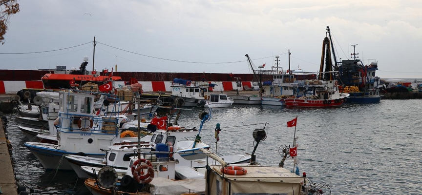 Tekirdağ'da lodos: Balıkçılar avlanamadı, gemiler demirlendi