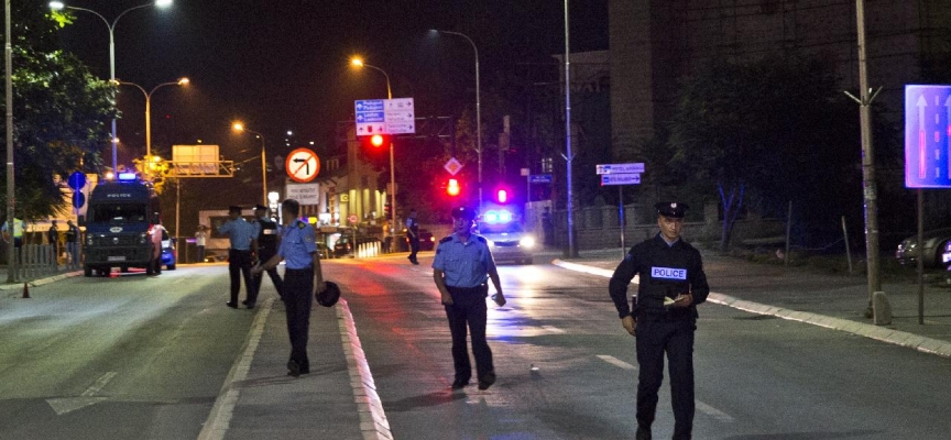 Kosova'nın kuzeyinde polise ateş açıldı