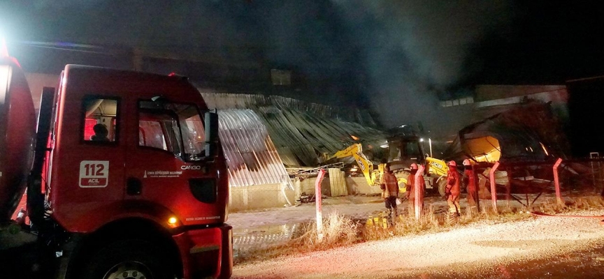 İzmir'de mobilya fabrikası yangın