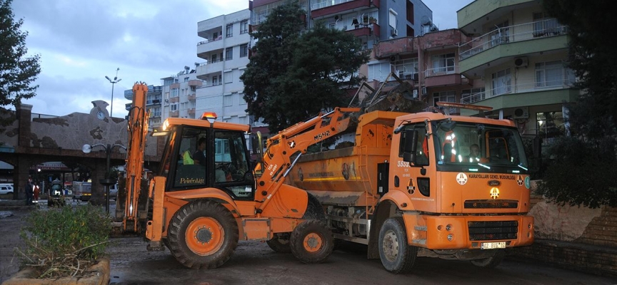 Kumluca'da selin izleri siliniyor