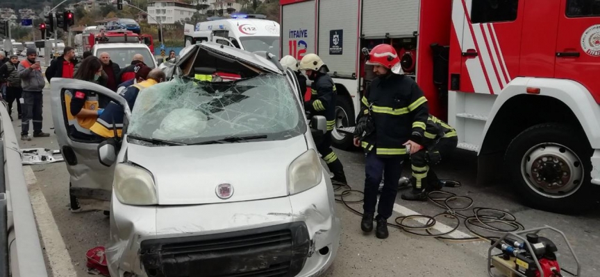 Kocaeli'de tanker hafif ticari araca çarptı: 3 ölü