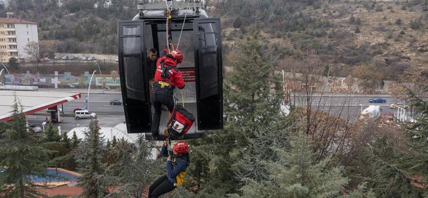 Jandarmadan teleferik hattında nefes kesen tatbikat