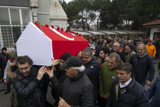 Gazeteci ve foto muhabiri Ergin Konuksever son yolculuğuna uğurlandı