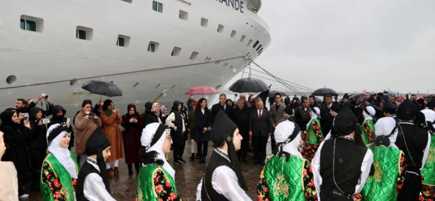 Ordu'ya gelen ilk kruvaziyer 'Astoria Grande' törenle karşılandı