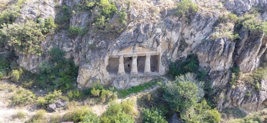 Sinop'un saklı tarihi mekanı: Boyabat Kaya Mezarları