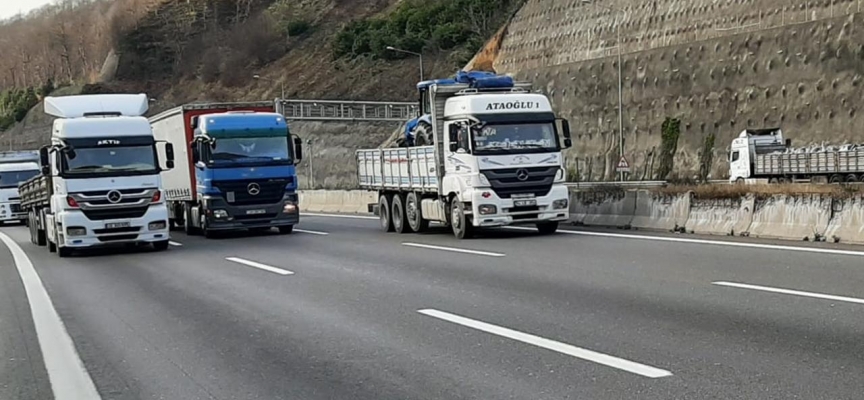 Sol şeridi ihlal eden kamyon sürücülerine para cezası