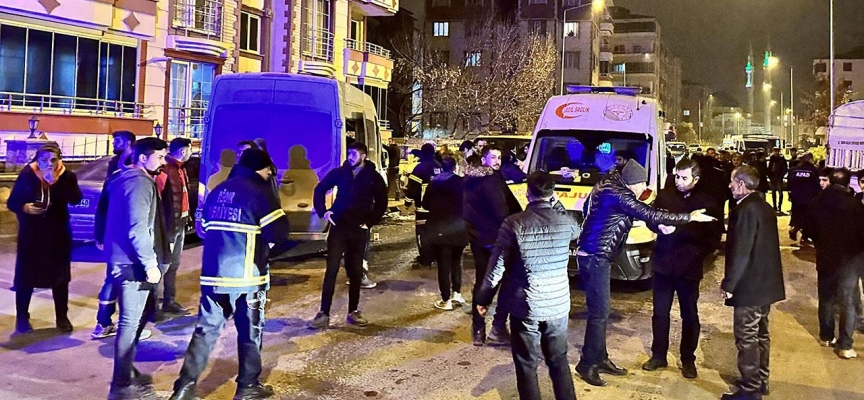 Iğdır'da minibüs ile kamyonet çarpıştı: 13 yaralı