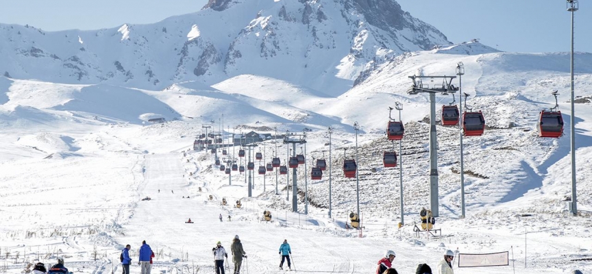 Erciyes Kış Sporları ve Turizm Merkezi'nde kayak sezonu başladı