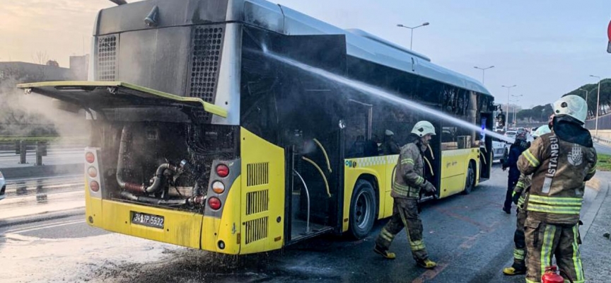 İETT otobüsünün motor kısmında yangın çıktı