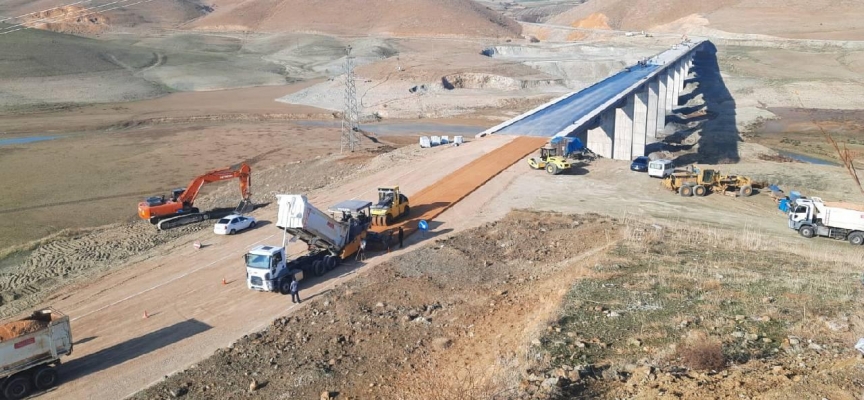 Tunceli'de 4 ilçenin ulaşımı kolaylaştıracak Singeç Köprüsü'nde sona gelindi