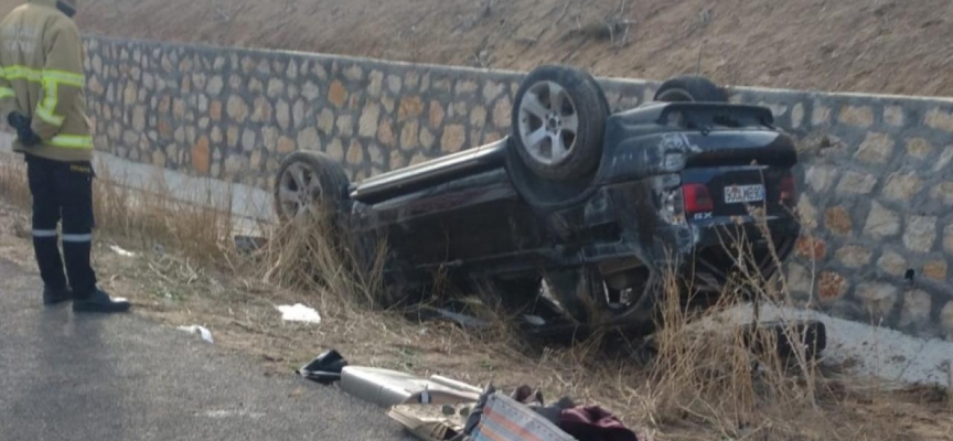 Su kanalına devrilen otomobildeki 1 kişi öldü, 3 kişi yaralandı