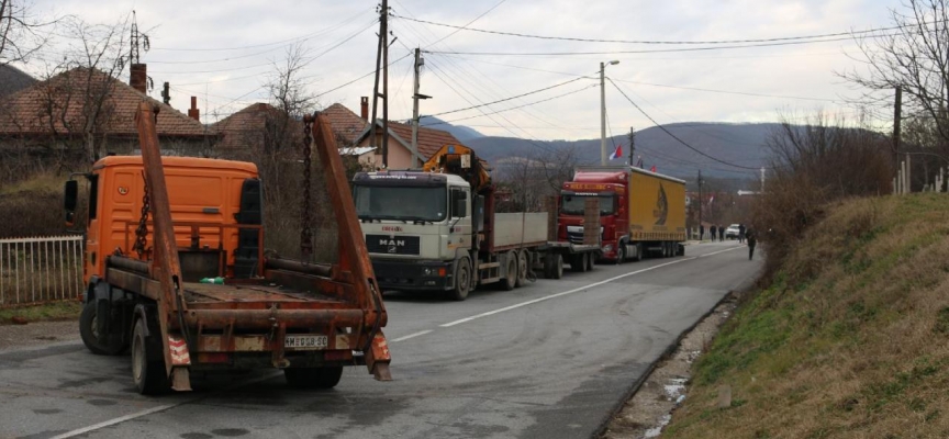 Kosova’nın kuzeyindeki barikatlar kaldırılıyor