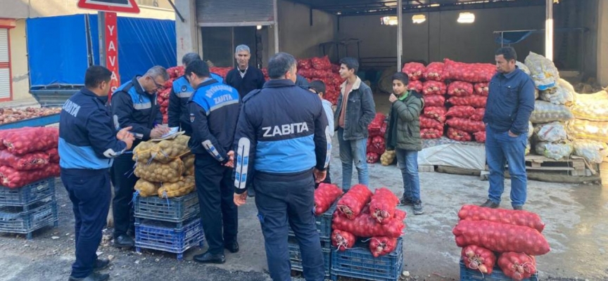 Şanlıurfa'da ele geçirilen çürümüş patatesler imha edildi