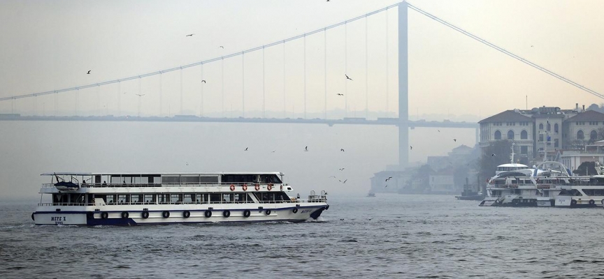 İstanbul Boğazı'nda gemi trafiğine sis engeli