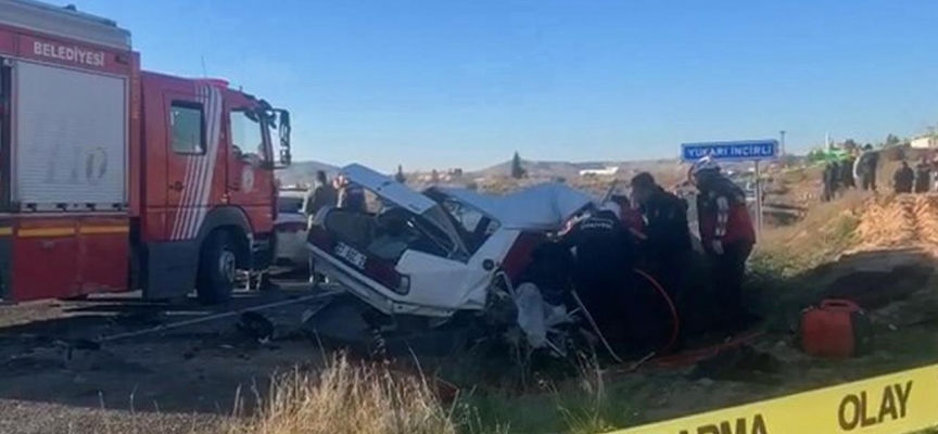 Şanlıurfa'da iki otomobil çarpıştı: 3 ölü