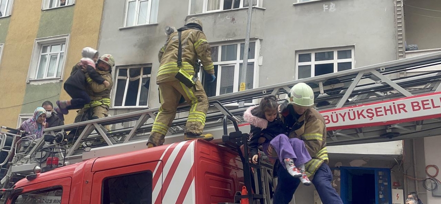 İstanbul'da 5 katlı binada yangın: Mahsur kalan 10 kişi kurtarıldı