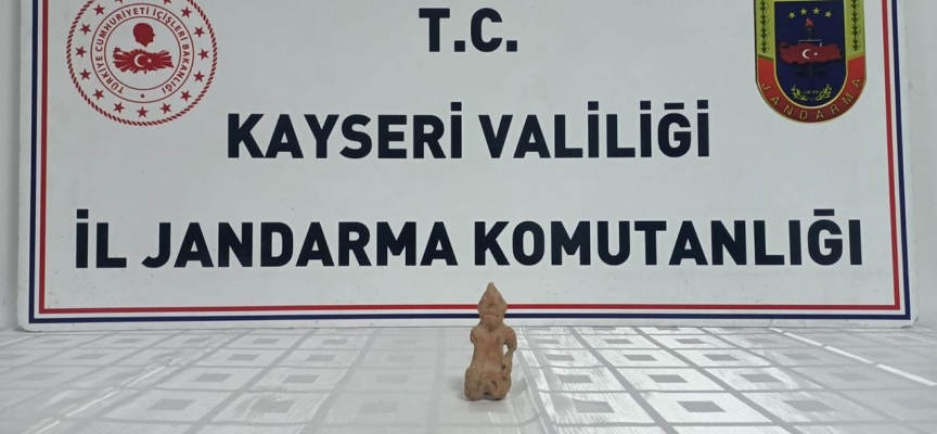 Kayseri'de 5 bin yıllık toprak heykeli satmaya çalışan kişi yakalandı