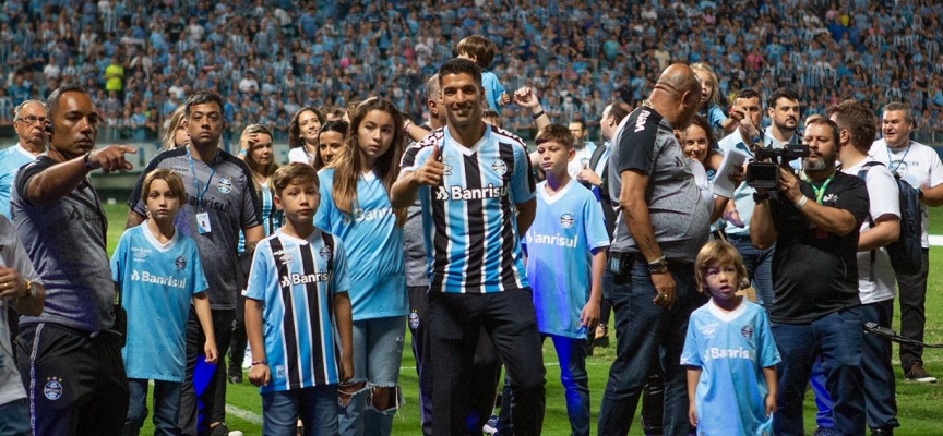 Gremio taraftarından Luis Suarez'e görkemli karşılama