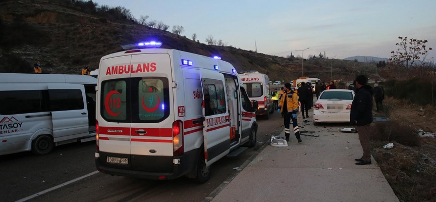 Tokat'ta 5 araç birbirine girdi: 9 yaralı