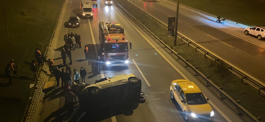 Üsküdar'da bir köprünün yanından otoyola düşen araçtaki 4 kişi yaralandı