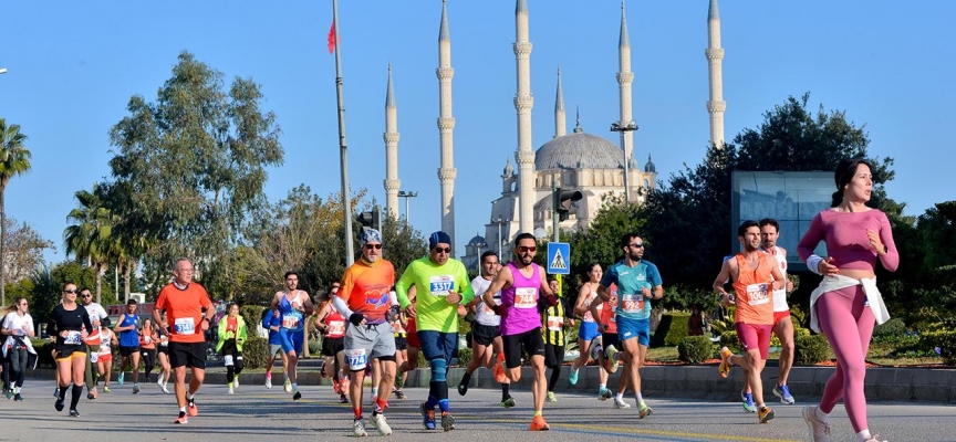 5 Ocak Adana Kurtuluş Yarı Maratonu koşuldu