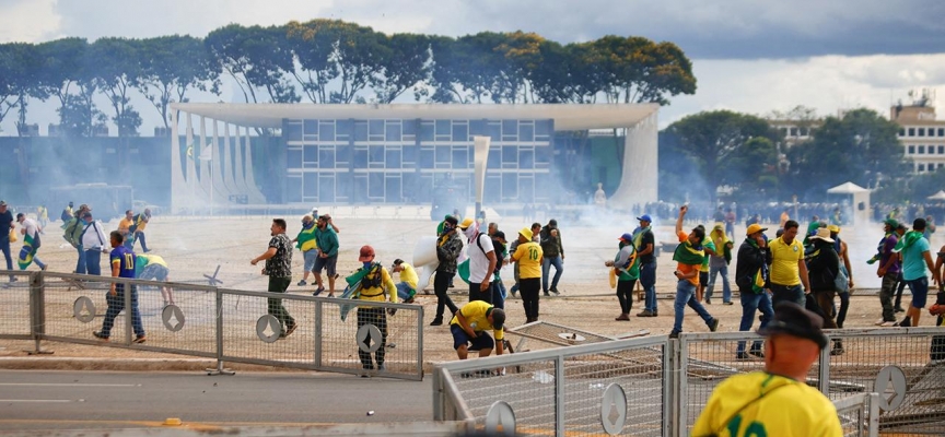 Brezilya'da Bolsonaro destekçileri Kongre binasını bastı