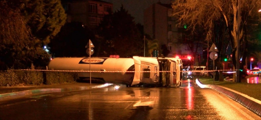 Bakırköy'de LPG yüklü tanker devrildi: 1 yaralı